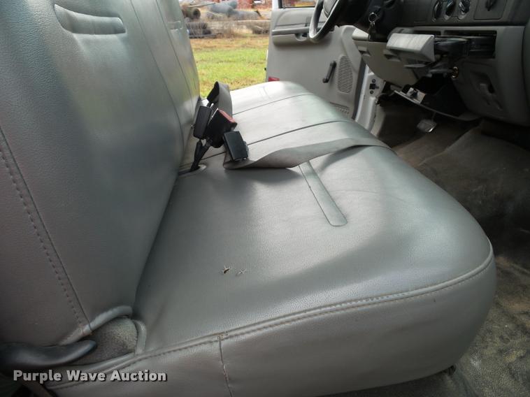 image for item DA3754 2006 Ford F550 service truck with crane