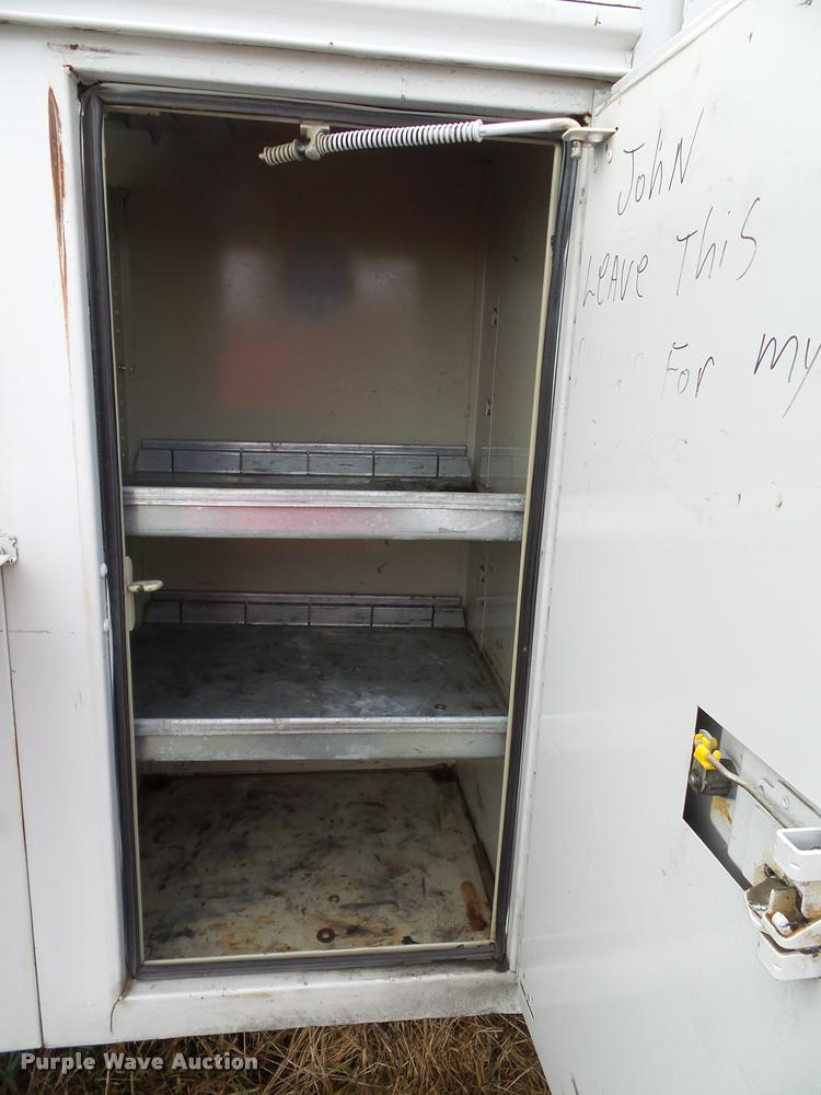 image for item DA3754 2006 Ford F550 service truck with crane