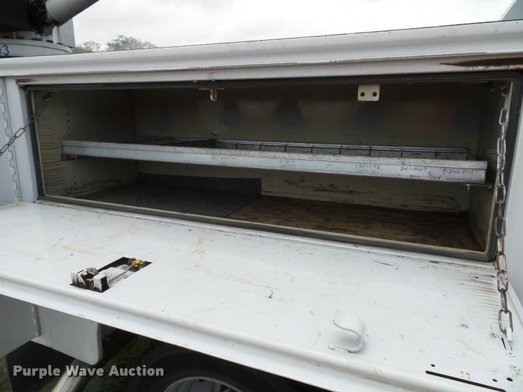 image for item DA3754 2006 Ford F550 service truck with crane