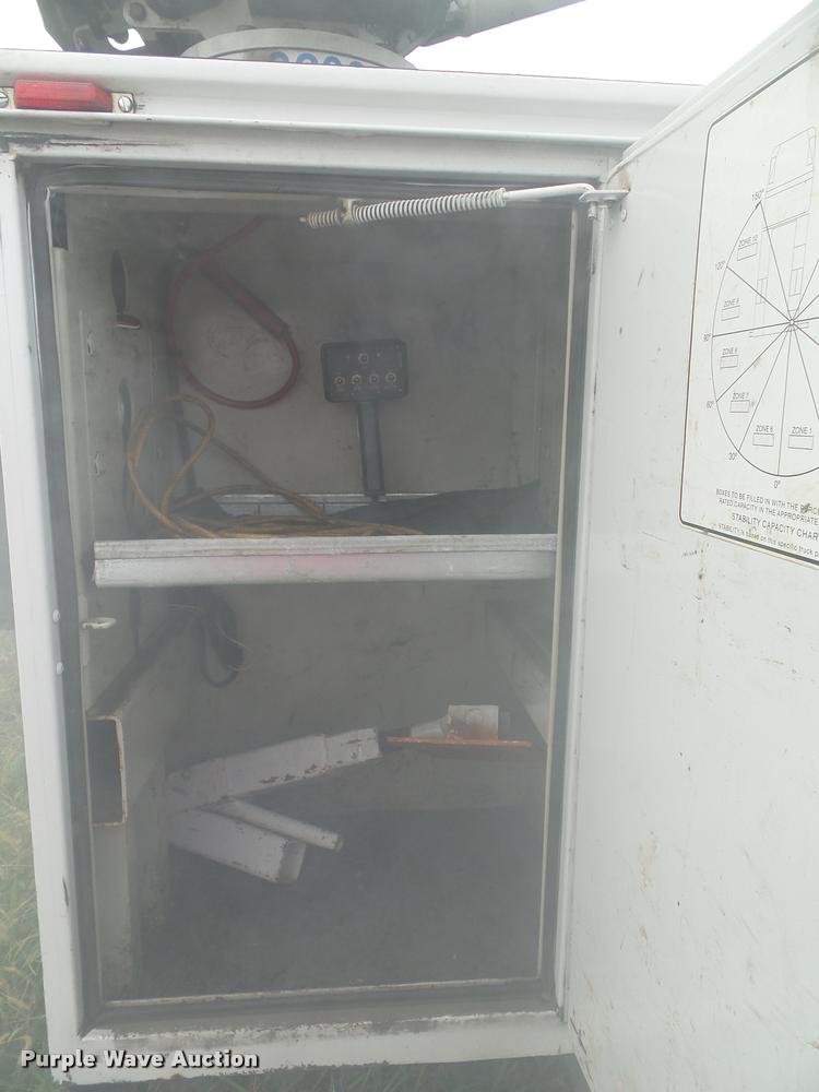 image for item DA3754 2006 Ford F550 service truck with crane