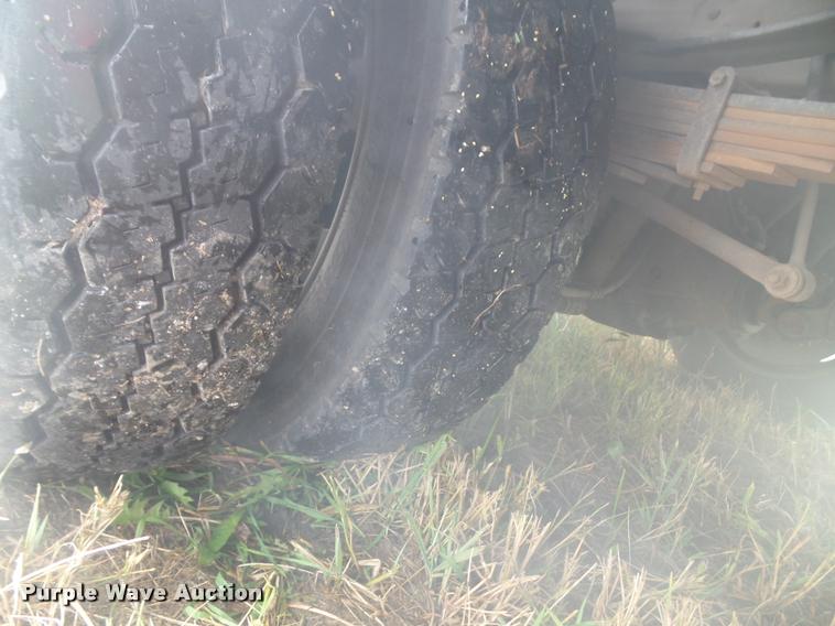 image for item DA3754 2006 Ford F550 service truck with crane