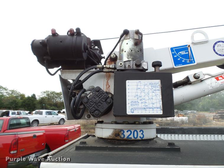 image for item DA3754 2006 Ford F550 service truck with crane