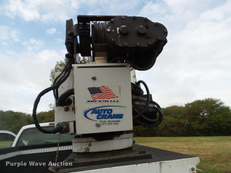 image for item DA3754 2006 Ford F550 service truck with crane