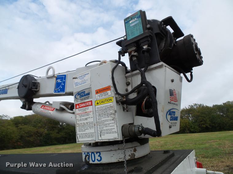 image for item DA3754 2006 Ford F550 service truck with crane