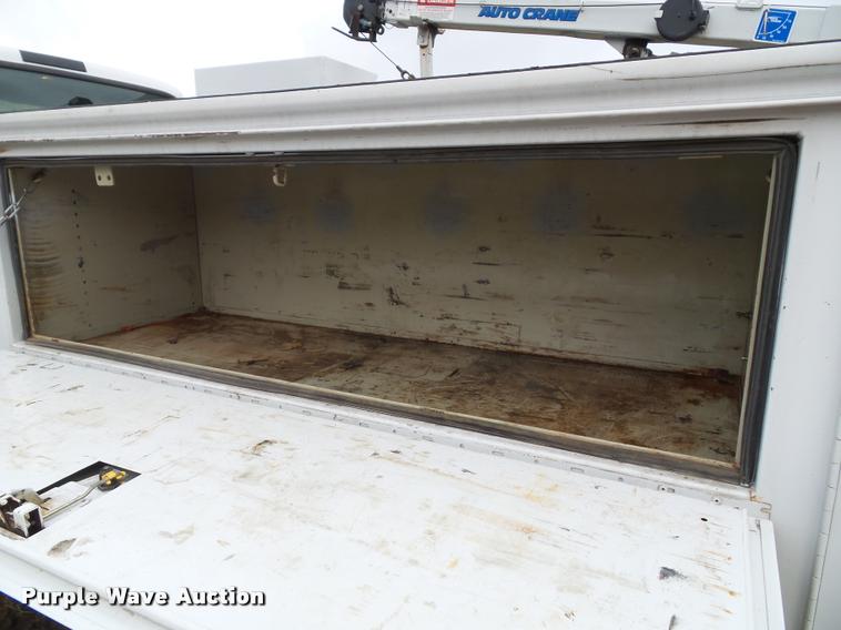 image for item DA3754 2006 Ford F550 service truck with crane