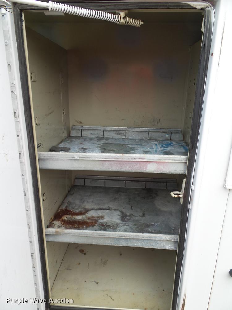 image for item DA3754 2006 Ford F550 service truck with crane