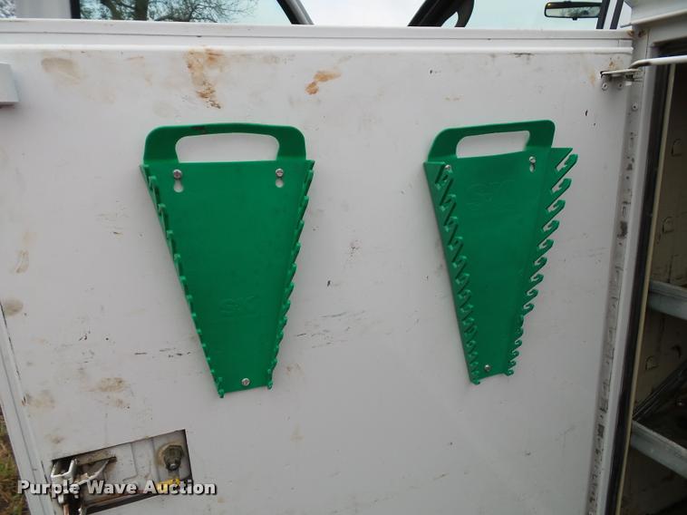 image for item DA3754 2006 Ford F550 service truck with crane