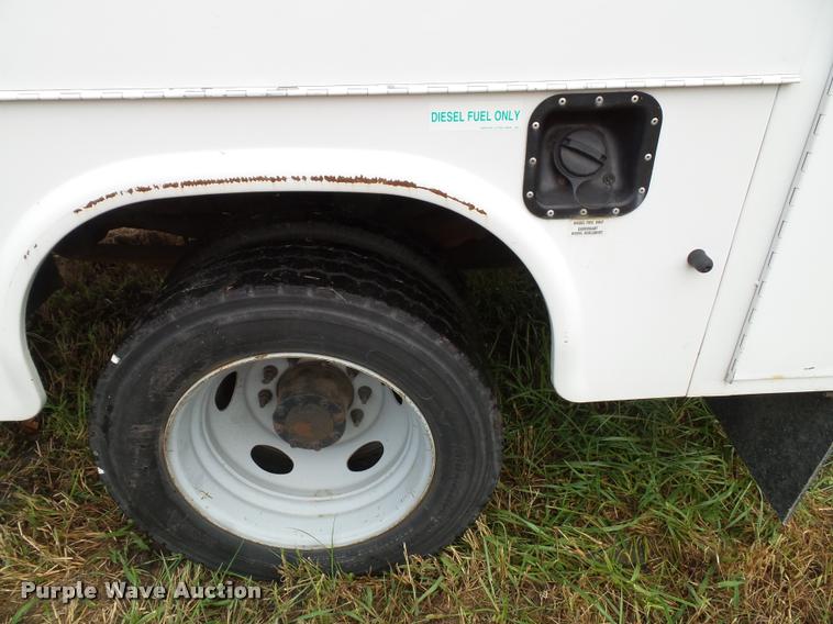 image for item DA3754 2006 Ford F550 service truck with crane