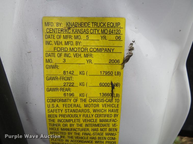 image for item DA3754 2006 Ford F550 service truck with crane