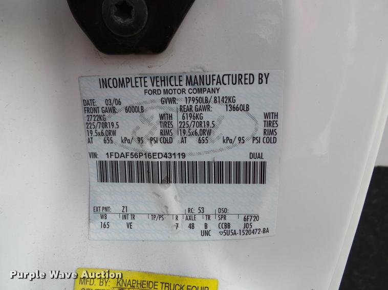 image for item DA3754 2006 Ford F550 service truck with crane