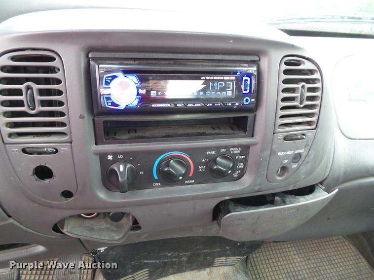 image for item DA3922 2003 Ford F150 SuperCab pickup truck