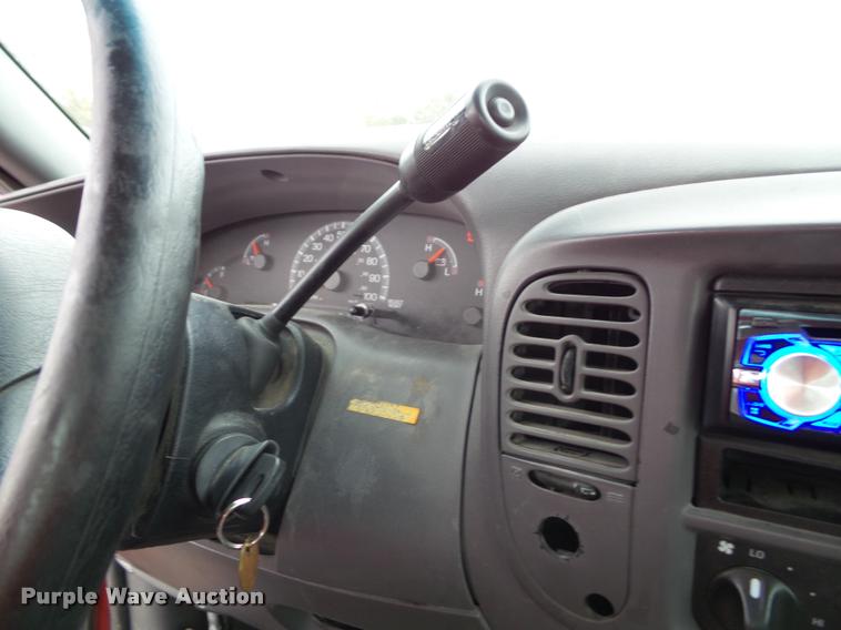 image for item DA3922 2003 Ford F150 SuperCab pickup truck