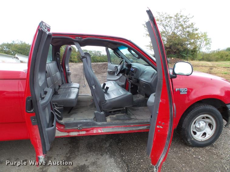 image for item DA3922 2003 Ford F150 SuperCab pickup truck