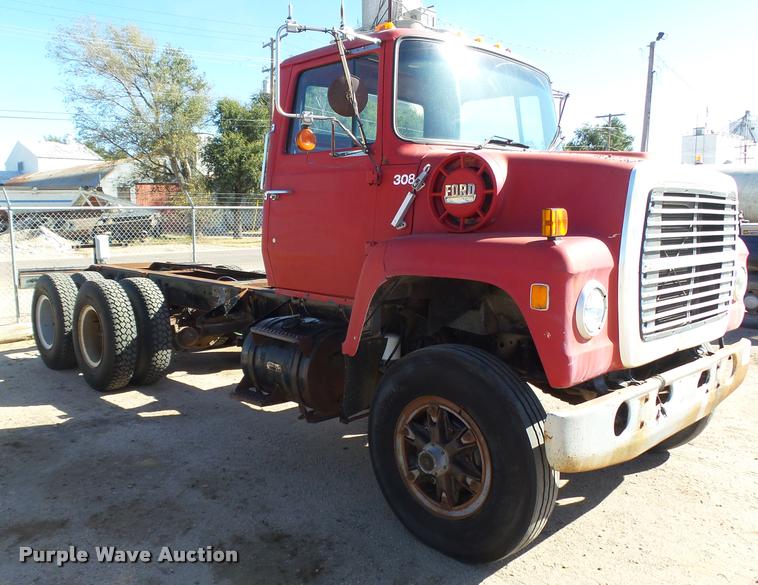 image for item DA4610 1979 Ford 8000 truck cab and chassis