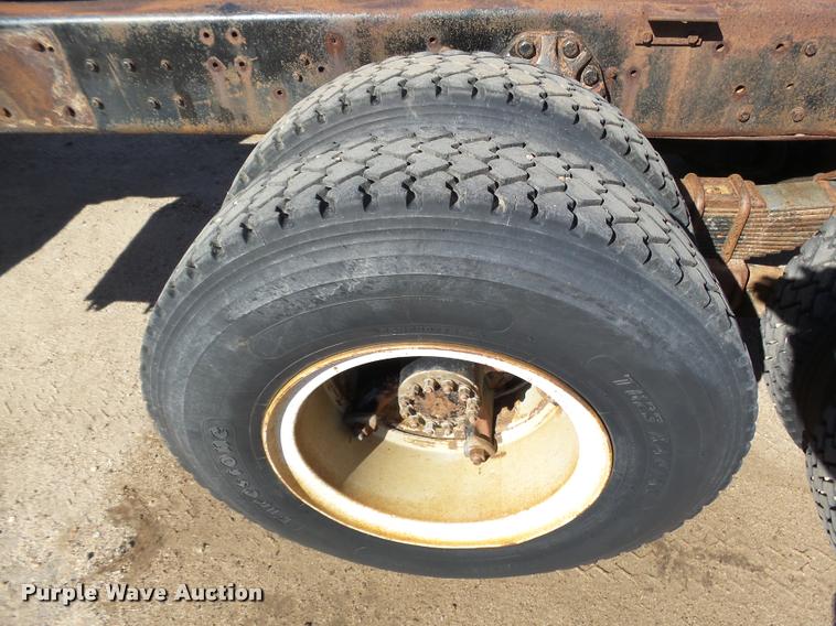 image for item DA4610 1979 Ford 8000 truck cab and chassis