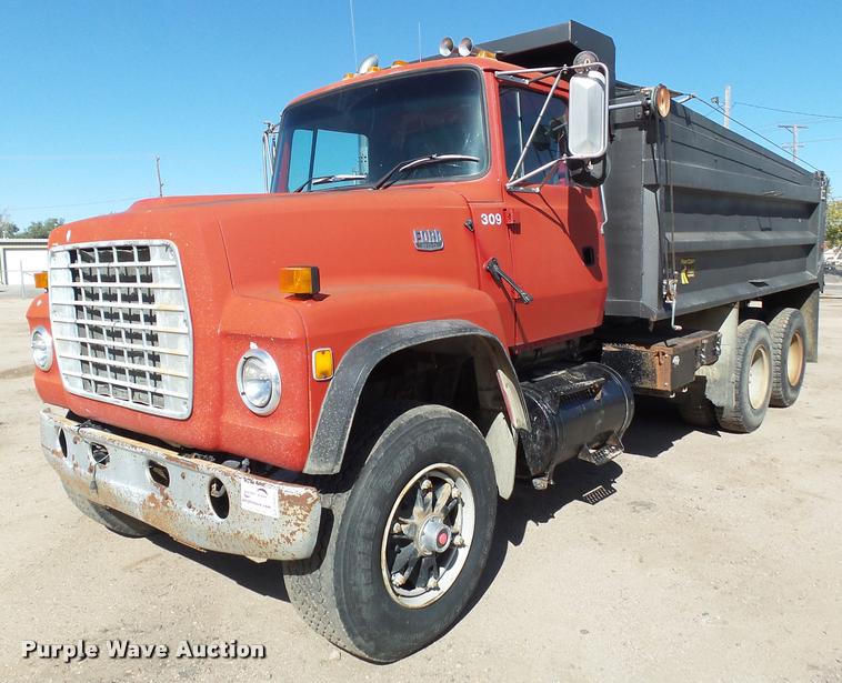 image for item DA4653 1987 Ford 800 dump truck