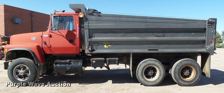 image for item DA4653 1987 Ford 800 dump truck
