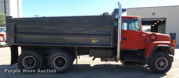 image for item DA4653 1987 Ford 800 dump truck