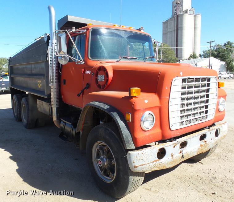 image for item DA4653 1987 Ford 800 dump truck