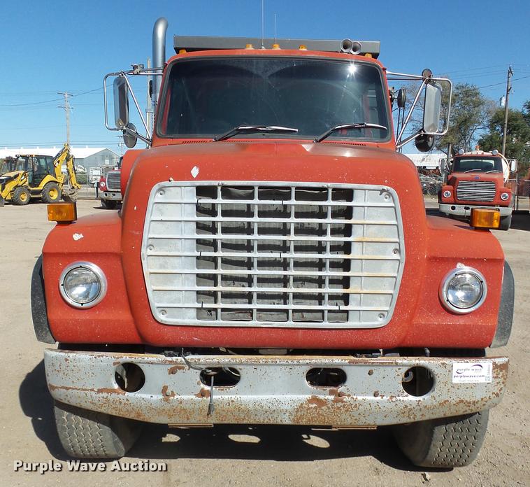 image for item DA4653 1987 Ford 800 dump truck
