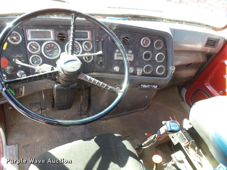 image for item DA4653 1987 Ford 800 dump truck