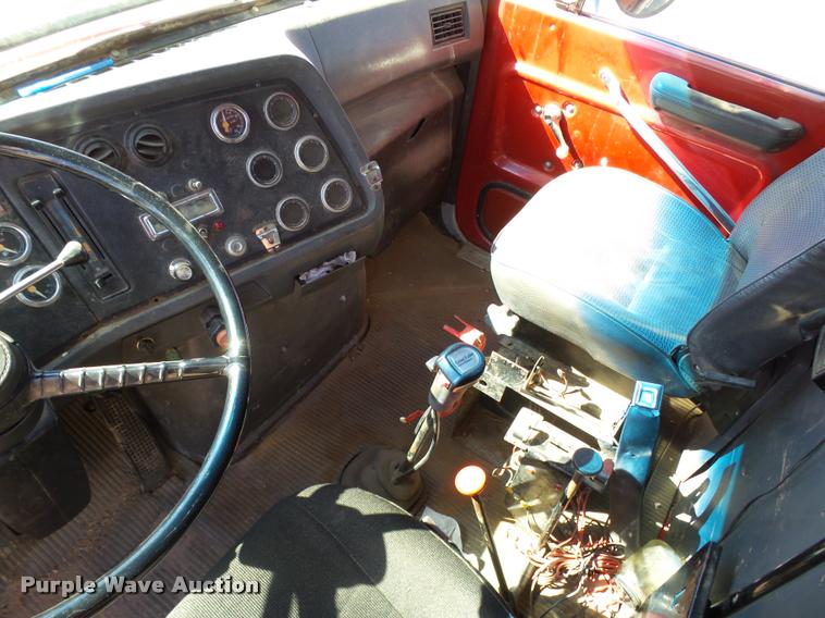 image for item DA4653 1987 Ford 800 dump truck