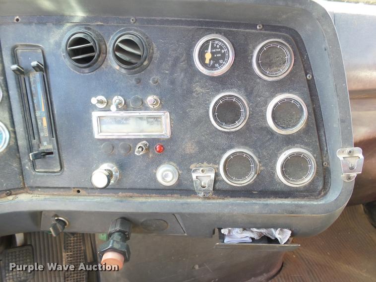 image for item DA4653 1987 Ford 800 dump truck