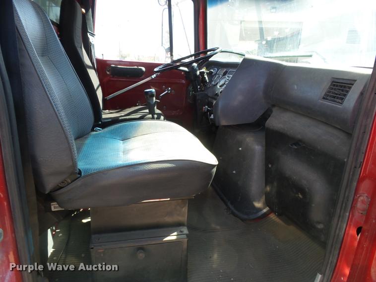 image for item DA4653 1987 Ford 800 dump truck