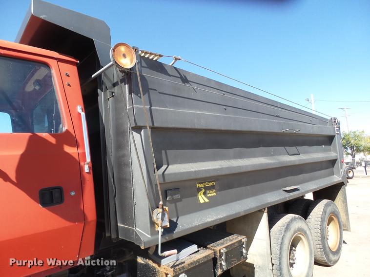 image for item DA4653 1987 Ford 800 dump truck