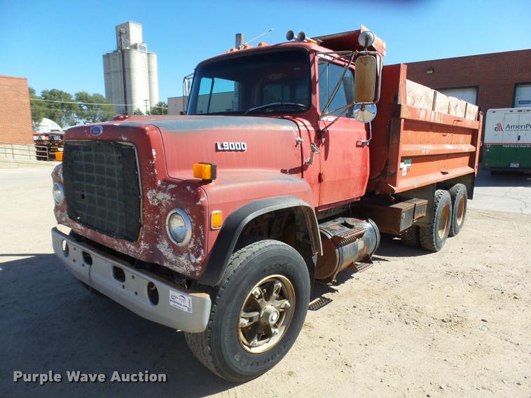 image for item DA4662 1987 Ford L9000 dump truck