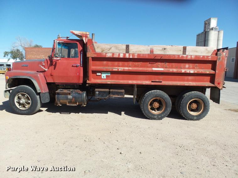 image for item DA4662 1987 Ford L9000 dump truck