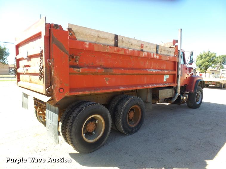 image for item DA4662 1987 Ford L9000 dump truck