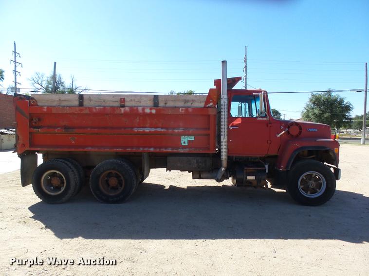 image for item DA4662 1987 Ford L9000 dump truck