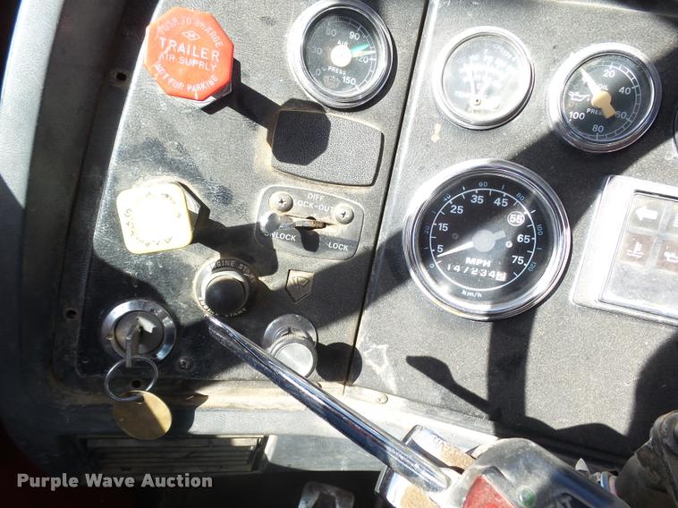 image for item DA4662 1987 Ford L9000 dump truck