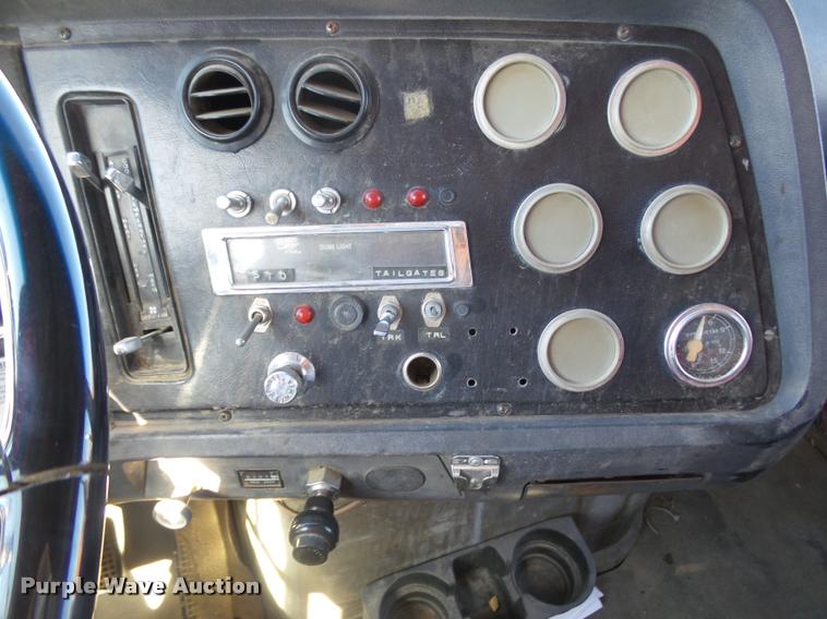 image for item DA4662 1987 Ford L9000 dump truck