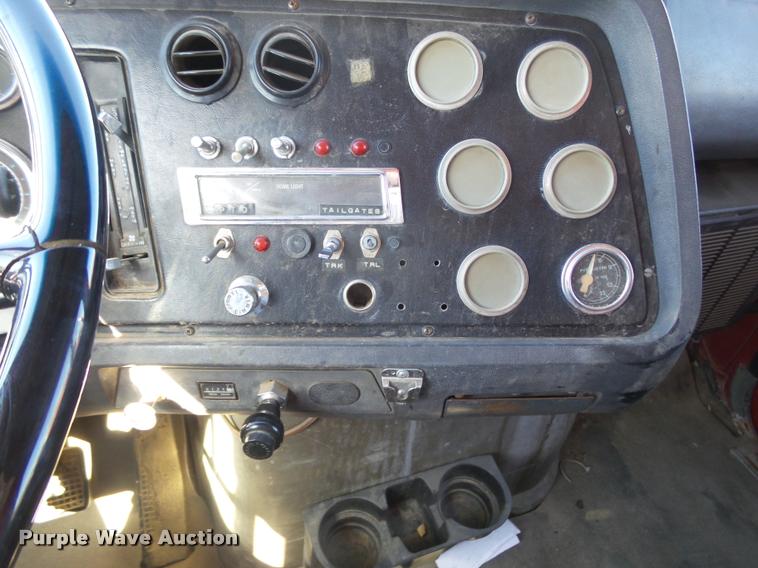 image for item DA4662 1987 Ford L9000 dump truck