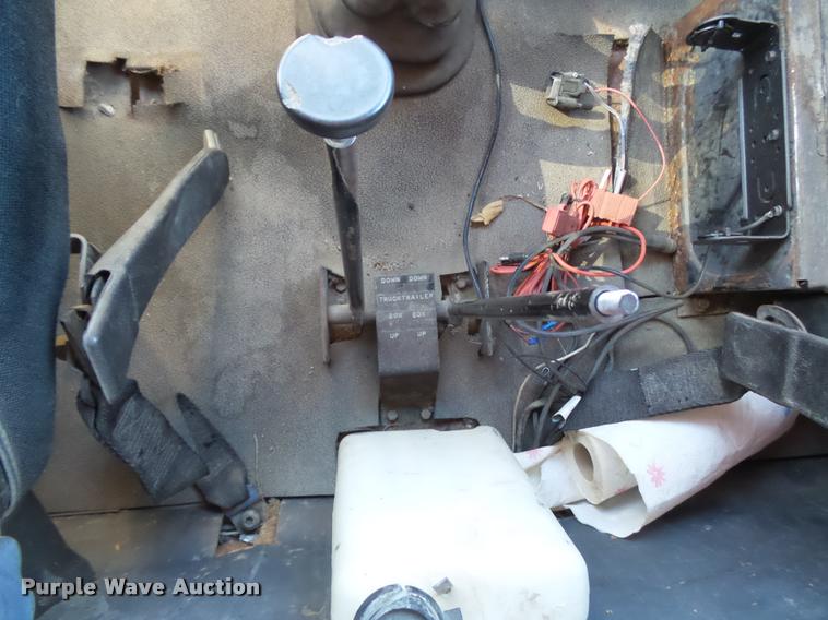 image for item DA4662 1987 Ford L9000 dump truck