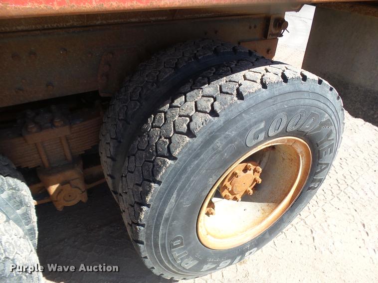 image for item DA4662 1987 Ford L9000 dump truck