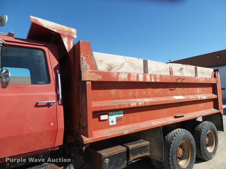 image for item DA4662 1987 Ford L9000 dump truck