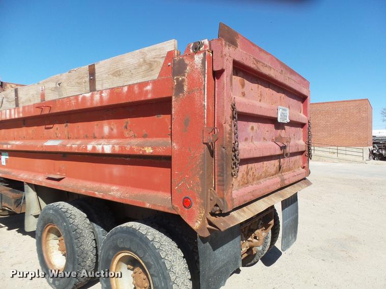 image for item DA4662 1987 Ford L9000 dump truck