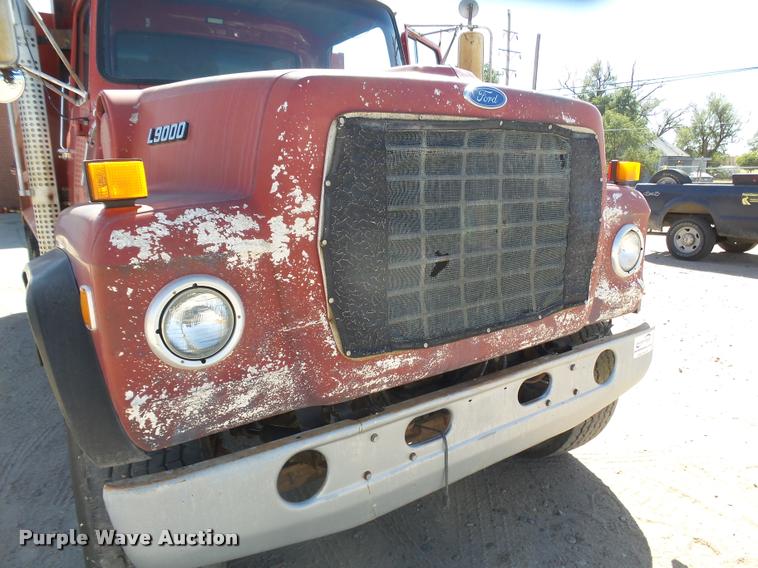 image for item DA4662 1987 Ford L9000 dump truck
