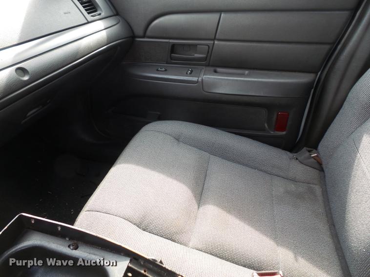 image for item DA8874 2005 Ford Crown Victoria Police Interceptor