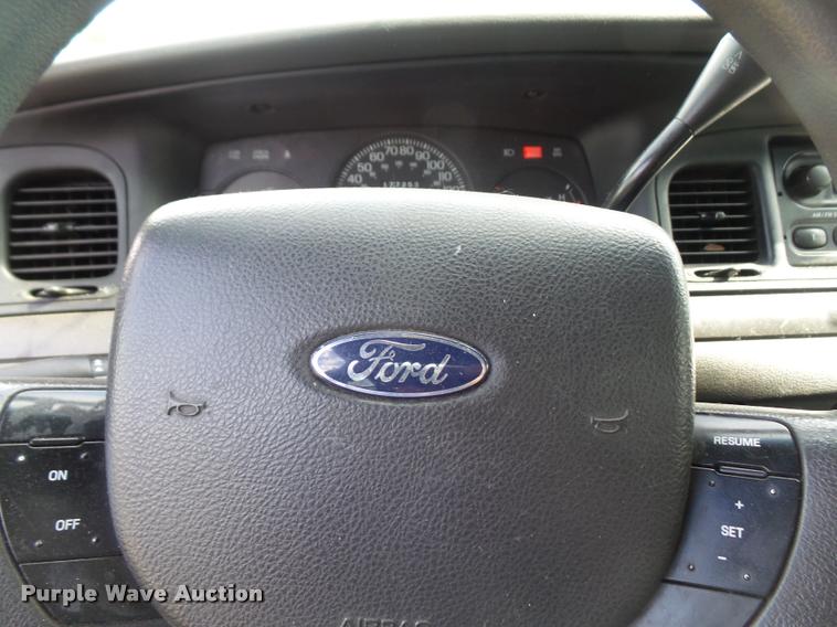 image for item DA8874 2005 Ford Crown Victoria Police Interceptor