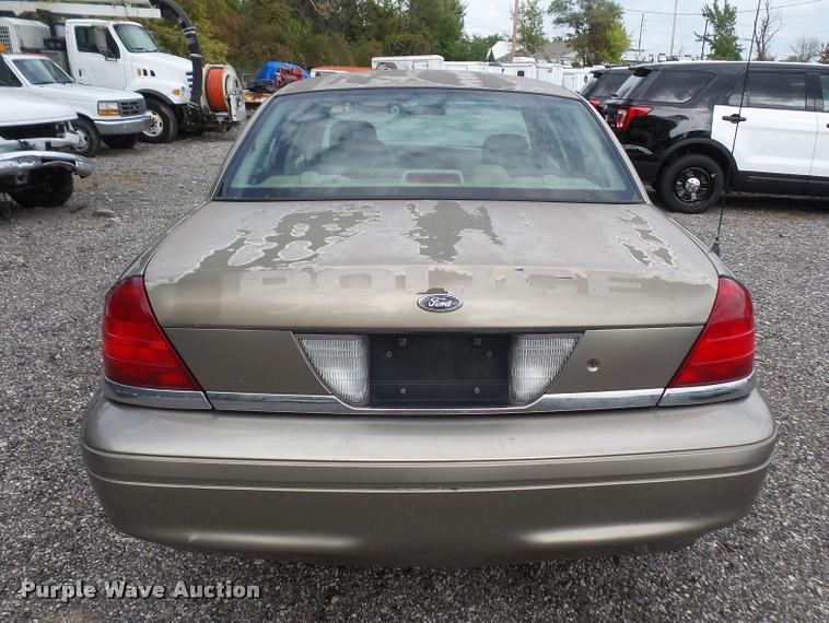 image for item DA8875 2005 Ford Crown Victoria Police Interceptor
