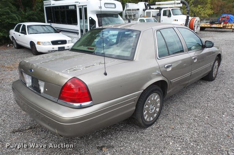 image for item DA8875 2005 Ford Crown Victoria Police Interceptor