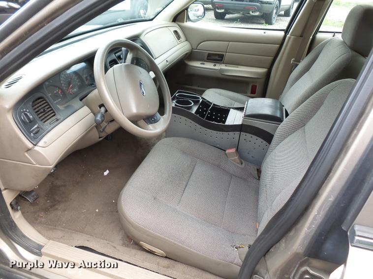 image for item DA8875 2005 Ford Crown Victoria Police Interceptor