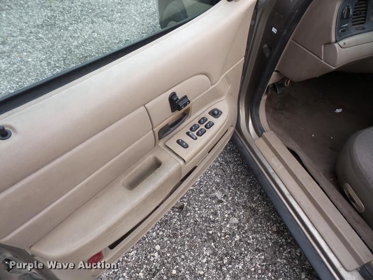 image for item DA8875 2005 Ford Crown Victoria Police Interceptor