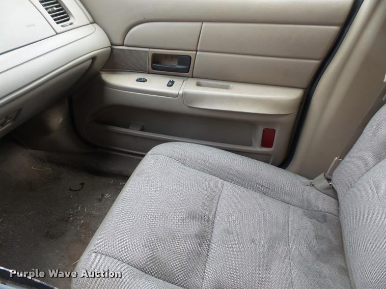 image for item DA8875 2005 Ford Crown Victoria Police Interceptor