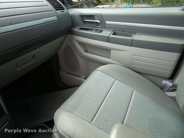 image for item DA8876 2010 Dodge Grand Caravan SE van