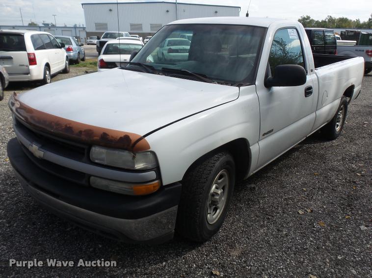image for item DA8878 2001 Chevrolet Silverado 1500 pickup truck